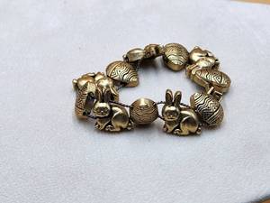 lot 173 image: Vintage slide bracelet with rabbits and Easter Eggs