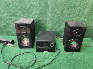 lot 10 image: Phillips micro music system