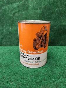 lot 17 image: Vintage Harley Davidson - Pre-Luxe motorcycle oil - quart