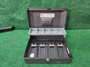 lot 31 image: Lockable Sentry Safe with keys