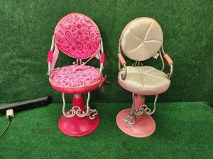 lot 42 image: Doll salon chairs - move up and down