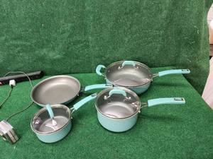 lot 72 image: Pioneer Woman cook set