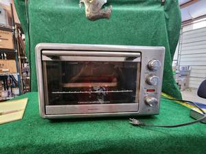 lot 100 image: Hamilton Beach toaster oven