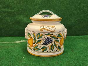 lot 115 image: Hand crafted oval Biscotti jar - made in Italy