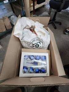 lot 245 image: Box of Christmas decorations