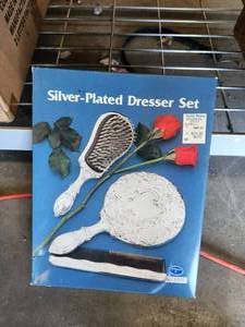 lot 285 image: Silver-plated dresser set