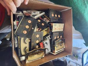 lot 292 image: Generous selection of Faux eyelash sets