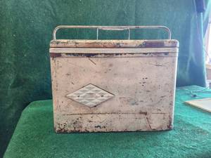 lot 297 image: Vintage Coleman metal cooler
