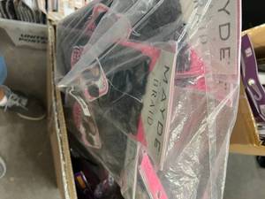 lot 209 image: Selection of wigs