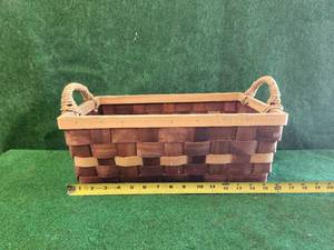 lot 317 image: Basket