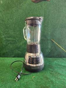 lot 320 image: Black & Decker drink mixer