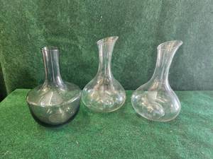 lot 335 image: Selection of 2-1.7L Storsint pitchers and a third