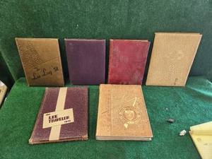 lot 351 image: Selection of vintage yearbooks -