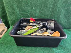 lot 370 image: Black tub full of kitchen utensils