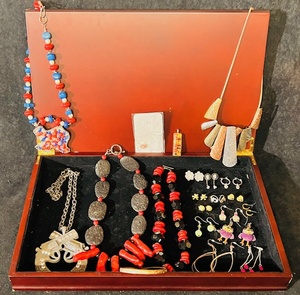 lot 56 image: Vintage Wooden Jewelry Box &amp Included Jewelry&nbsp