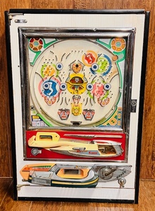 lot 4 image: Vintage Sanyo Pachinko Japanese Arcade Game&nbsp