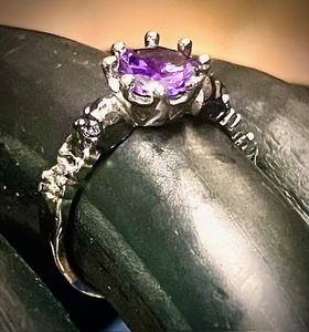 lot 39 image: Gorgeous Sterling Silver &amp Amethyst Womens Ring