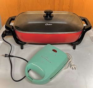 lot 87 image: Oster Electric Skillet Model No.CKSTSKFM-1216R &amp MyMini Sandwich Maker Model No. MSNDW5TL