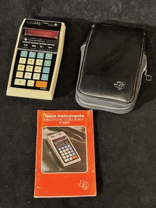 lot 128 image: Vintage Texas Instruments Electronic Calculator TI-2550 W Original Carrying Case &amp Instruction Booklet