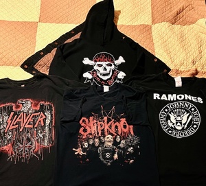 lot 141 image: Three Rock Band or Concert T-Shirts &amp Hoodie - Including Slayer, Slipknot. Ramones, &amp Skin-n-Bones - Size L