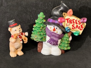lot 240 image: 8 Christmas Bell Wringing Bear &amp 13 Snowman Selling Christmas Trees Decorations
