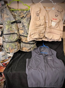 lot 168 image: Mossy Oak XL-2XL Hunting VestJacket, Eagle Claw XL Fishing Vest, &amp Port Authority XL Tusa Show Cattle VestJacket