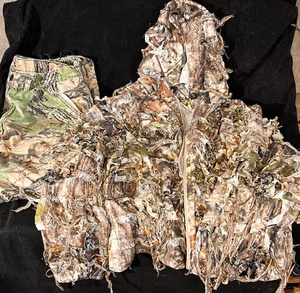 lot 172 image: Cabelas Size Large Ghillie Type Suit Top &amp Adjustable Size Duxbak Hunting Pants