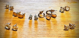 lot 176 image: Seven Great Pair Of Womens Earrings