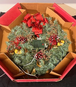 lot 236 image: Mr. Christmas Bells Of Christmas Wreath W Musical Bells on Wreath Which Light Up