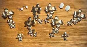 lot 203 image: Five (5) Classy Pairs of Womens Earrings &amp Vintage Boy and Girl Heart Gold and Silver Tone Lapel Pins