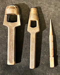 lot 186 image: Vintage Fulton 1316 &amp BMC 12 Home Punch Tools