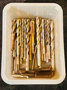 lot 188 image: Assorted Drill Bits in Sealable Container&nbsp