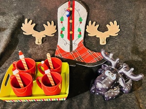 lot 225 image: Festive Christmas Items - Including Mantle Hanging Boot Stocking, Corelle Stoneware Hot Cocoa Cups &amp Tray