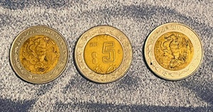 lot 257 image: Three (3) Mexico 5 Peso Bimetal Coins 1993, 1994, Error Coin 2001 - Double Strike on Mint Mark