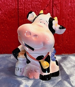 lot 261 image: Vintage Milk Cow Coin Bank