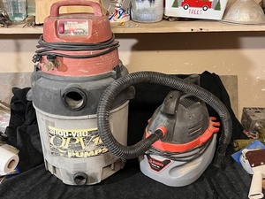 lot 263 image: 10.5 Amps 10 Gallons ShopVac QPV &amp 2.5 Galllon Husky WetDry Vac
