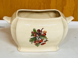 lot 285 image: Vintage Berries and Butterflies Planter from Imola Coop Ceramica, Italy