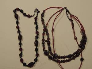 lot 512 image: 2 Beaded necklaces