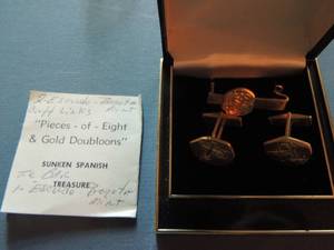 lot 514 image: Sunken Spanish treasure- Pieces of 8 and gold doubloons, cuff links and tie bar, Escudo Borgata mint