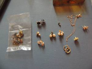 lot 525 image: Earrings-gold twist, Pearl and more