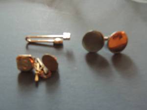 lot 543 image: Tie bar, 2 tie tacks, and cufflinks