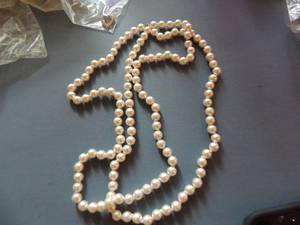 lot 544 image: 48 inch faux pearl necklace