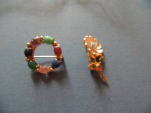 lot 546 image: 2 pins- round multi colored and flower