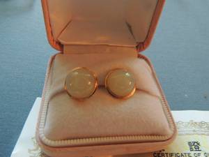 lot 547 image: Set of 14 K Gold Earrings with White Jade ( includes paper work from Seoul Korea