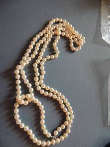 lot 548 image: PEARL NECKLACE