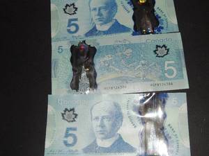 lot 561 image: FOREIGN MONEY  - CANADA $5 BILLS  QTY 3