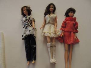 lot 583 image: VINTAGE BARBIE -  BRUNETTE FRANCIE 1966 JAPAN,  BARBIE  1966 JAPAN,  BARBIE 1966 TAIWAN
