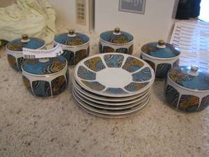 lot 21 image: A SET OF Golden Apricot Fine China   KOREA #hns-1003-1970 serves 6