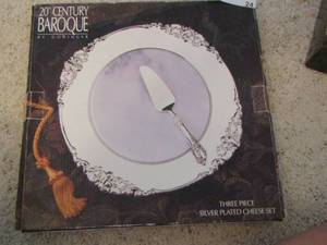 lot 24 image: 20th Century Baroque by Godingers - 3 piece silver plated cheese set