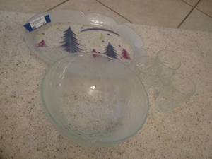 lot 42 image: clear glass fruit design bowl, 3 crystal juice glasses, xmas platter